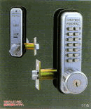 デジタルラッチ錠No.５３６０（錠付）、自動施錠します。